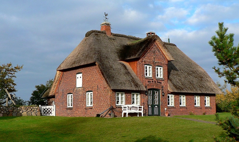 Typisch auf Sylt sind die mit Reet gedeckten Häuser.