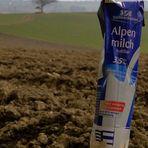 Typisch mit ... Alpen. Milch .