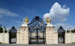 Typisch Wien - Eingang zum Schloß Belvedere