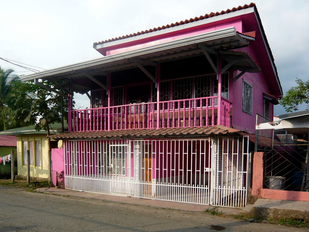 Typische Architektur eines Mehrfamilienhauses in Zentralamerika, Costa Rica
