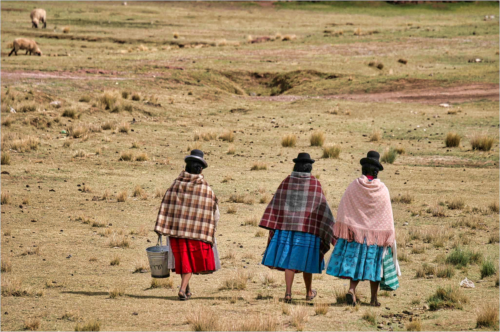 Typische Frauenkleidung in Peru