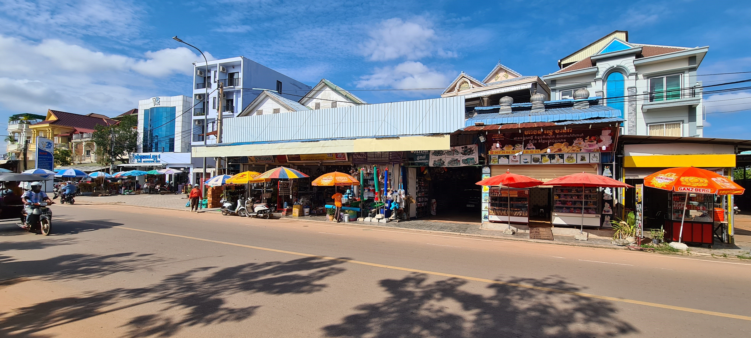 Typische Geschäftsstraße in Siem Reap