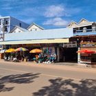 Typische Geschäftsstraße in Siem Reap