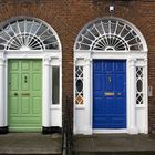 Typische Haustüren in Dublin. Die "Dublin Doors" im georgianischen Stil.