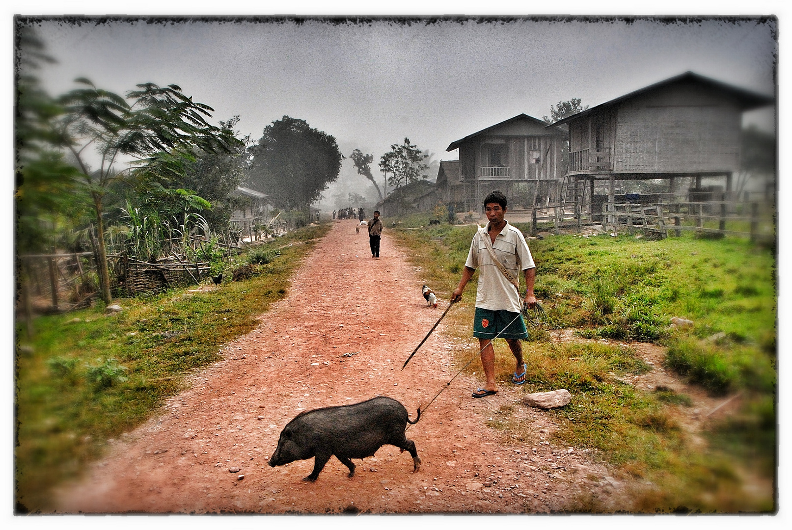 Typische morgendliche Dorfszene im Norden von Laos