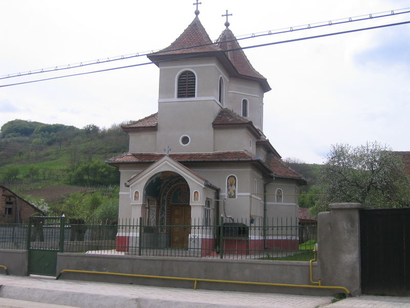 Typische rumänisch-orthodoxe Kirche in Valea Lunga (Langenthal) Mai 2005