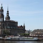 typische Stadtansicht von Dresden vom Elbufer aus