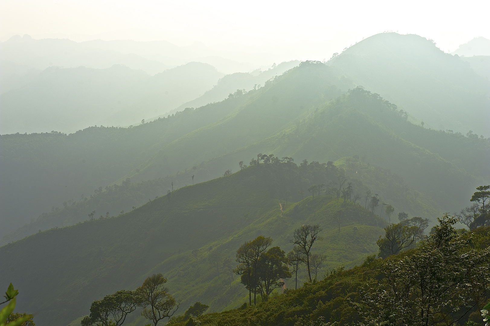 Typische Stimmung in den Bergen zwischen VangVieng und Phou Khoun