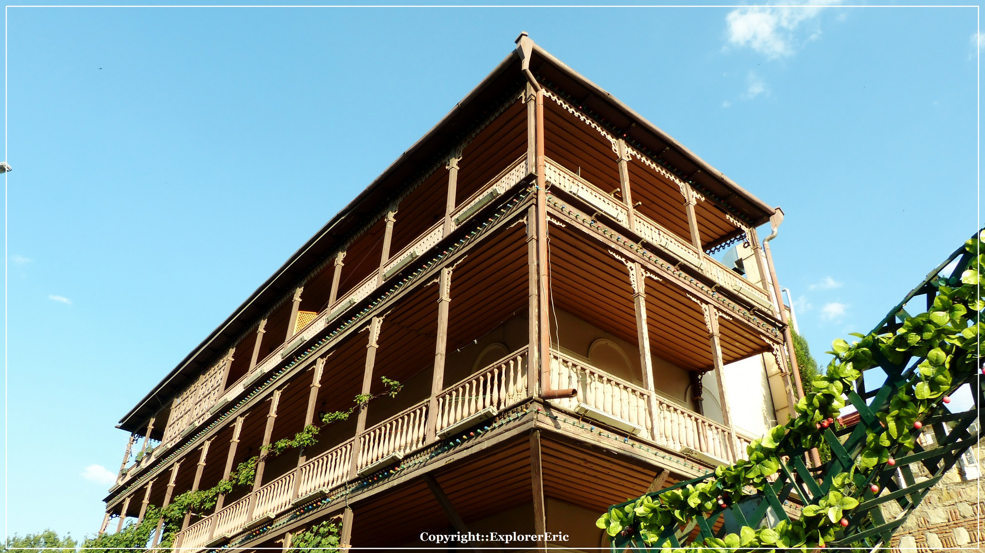 typische tifliser Holz-Architektur in der Altstadt..........