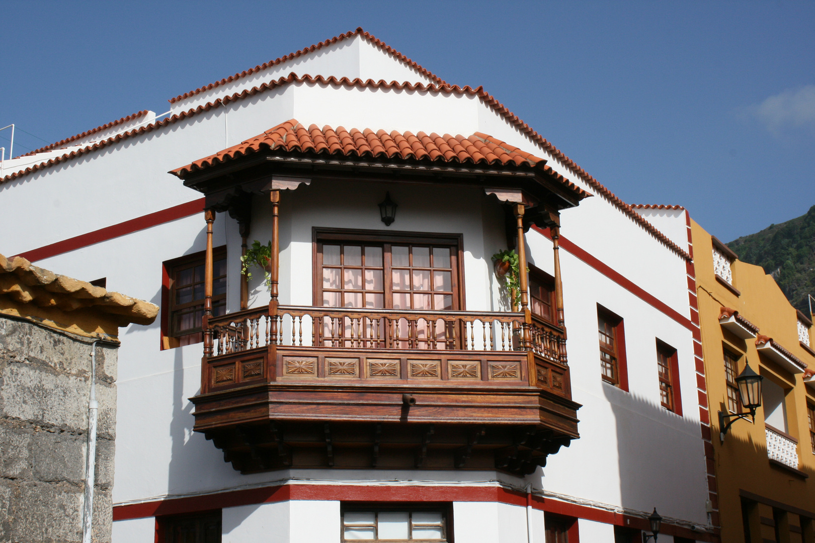 Typischer Holzbalkon in Garachico auf Teneriffa