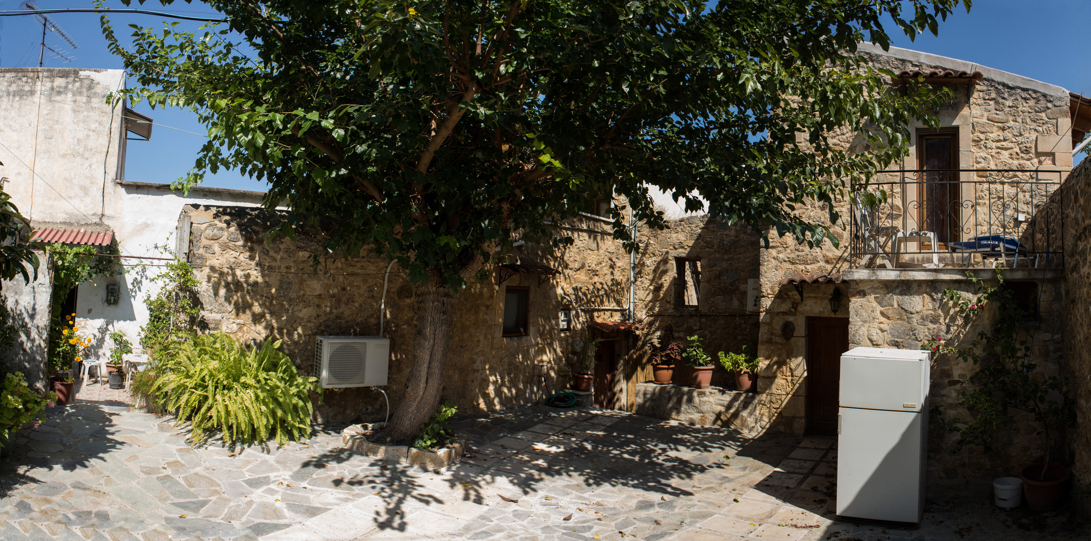Typischer Innenhof eines dörflichen Wohnhauses auf Kreta