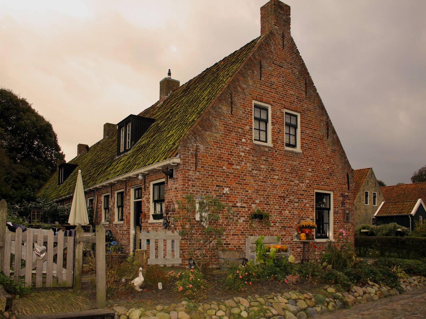 Typisches Einfamilienhaus in Ostfriesland Foto & Bild architektur