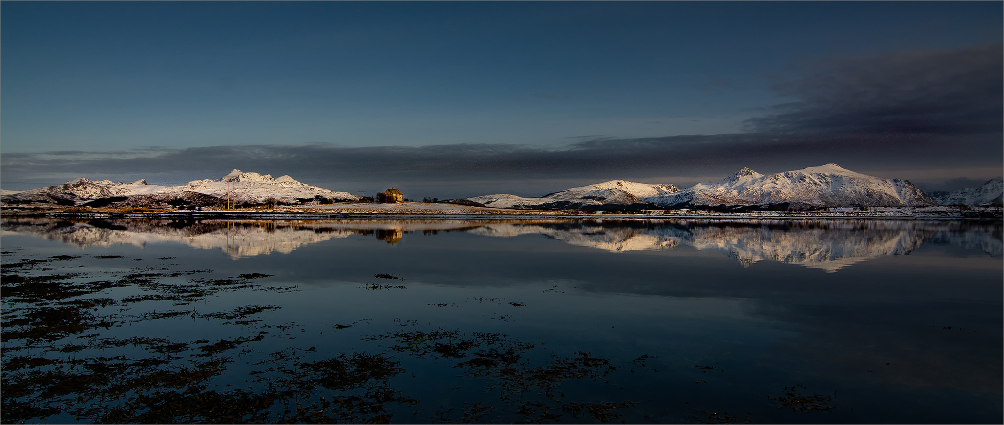 Typisches Landschaftsbild auf Lofoten   . . .