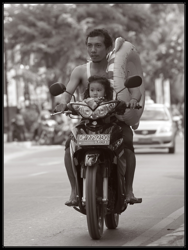 Typisches Strassenbild auf Bali