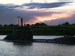 U 22 U-Boot der Bundesmarine in der Abenddämmerung auf dem Nord-Ostsee-Kanal