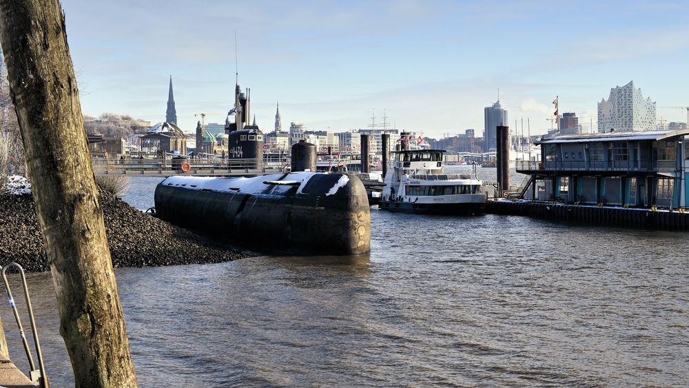 U 434 im Hamburger Hafen