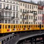 U-BAHN ALS HOCHBAHN MIT WECHSELNDEN ZUSTÄNDEN