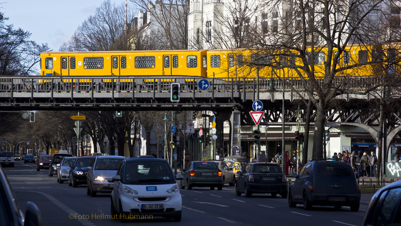 U-BAHN AM BAHNHOF SCHLESSISCHES TOR