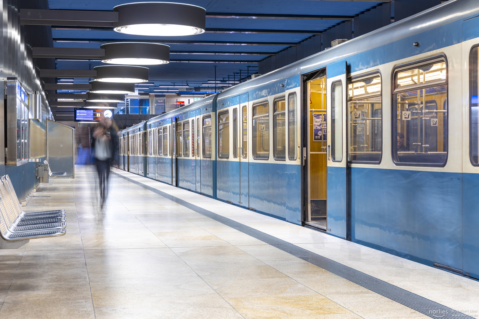 U-Bahn am Olympia-Einkaufszentrum