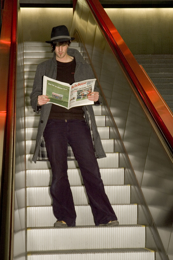 U-Bahn Bochum bei Nacht [Rolltreppe]