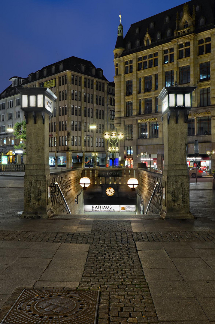 U-Bahn Eingang Rathaus