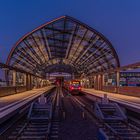 U-Bahn Elbbrücken - mit Zug