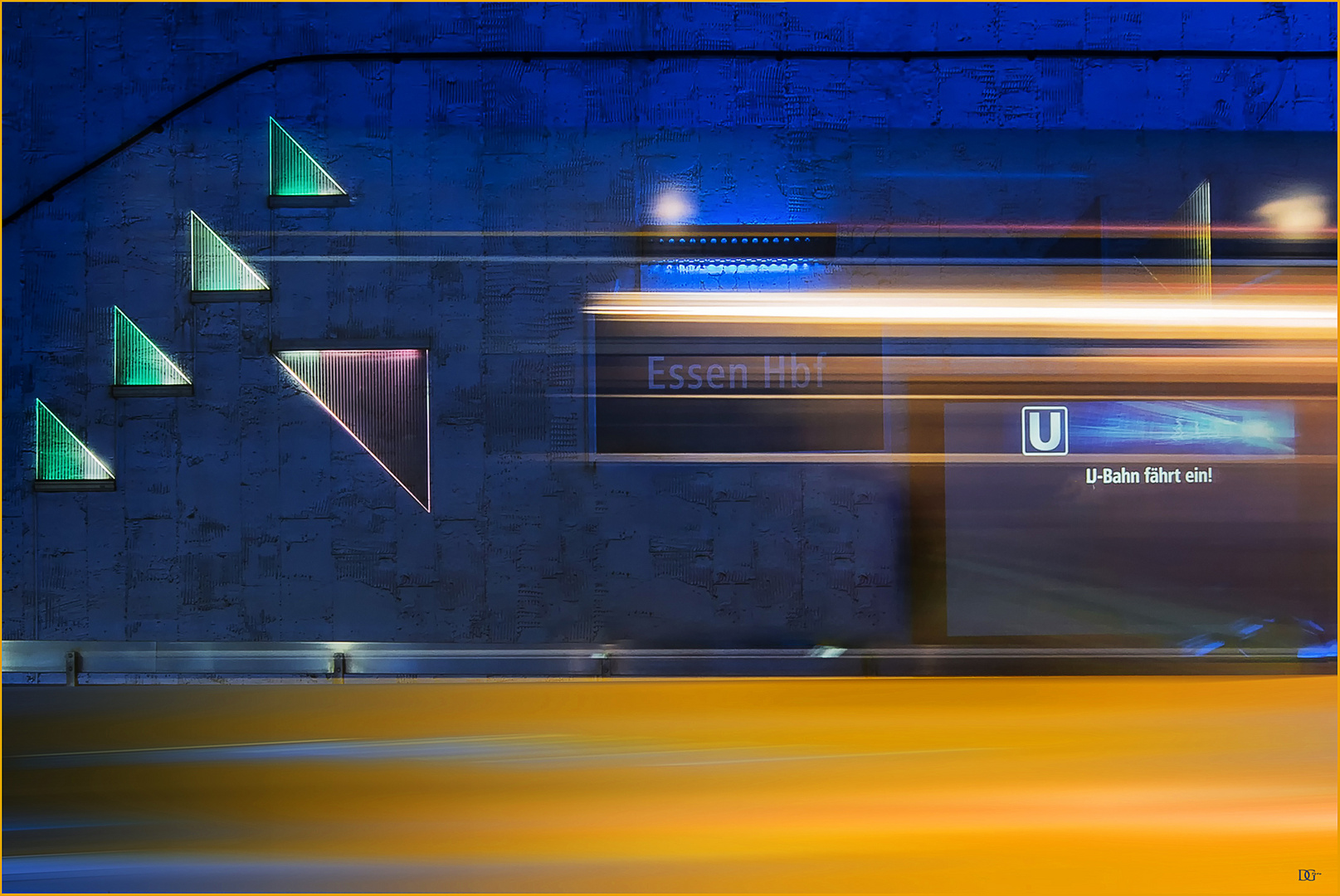 U-Bahn fährt ein