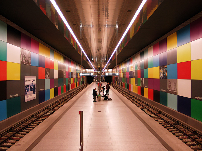 U Bahn Haltestelle Colorfull