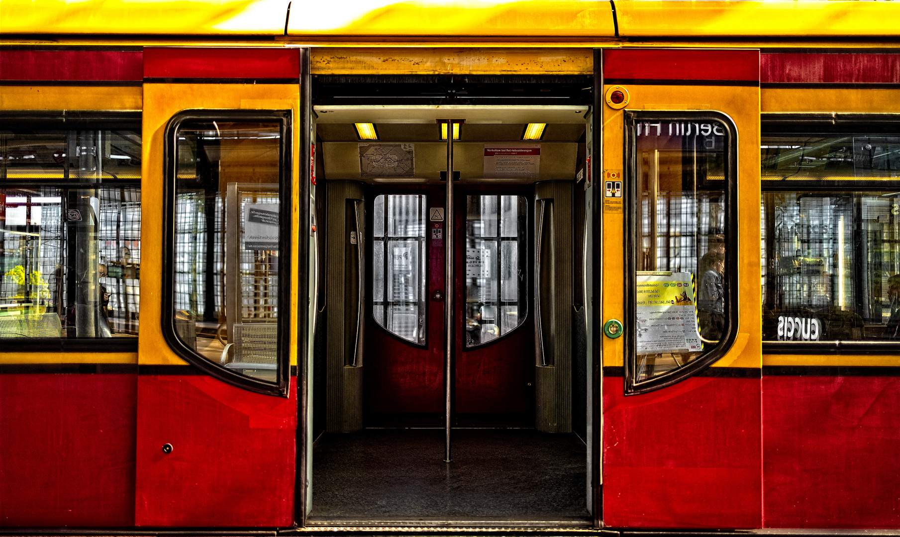 U-Bahn Haltestelle natürlich nicht, es ist eine S-Bahn