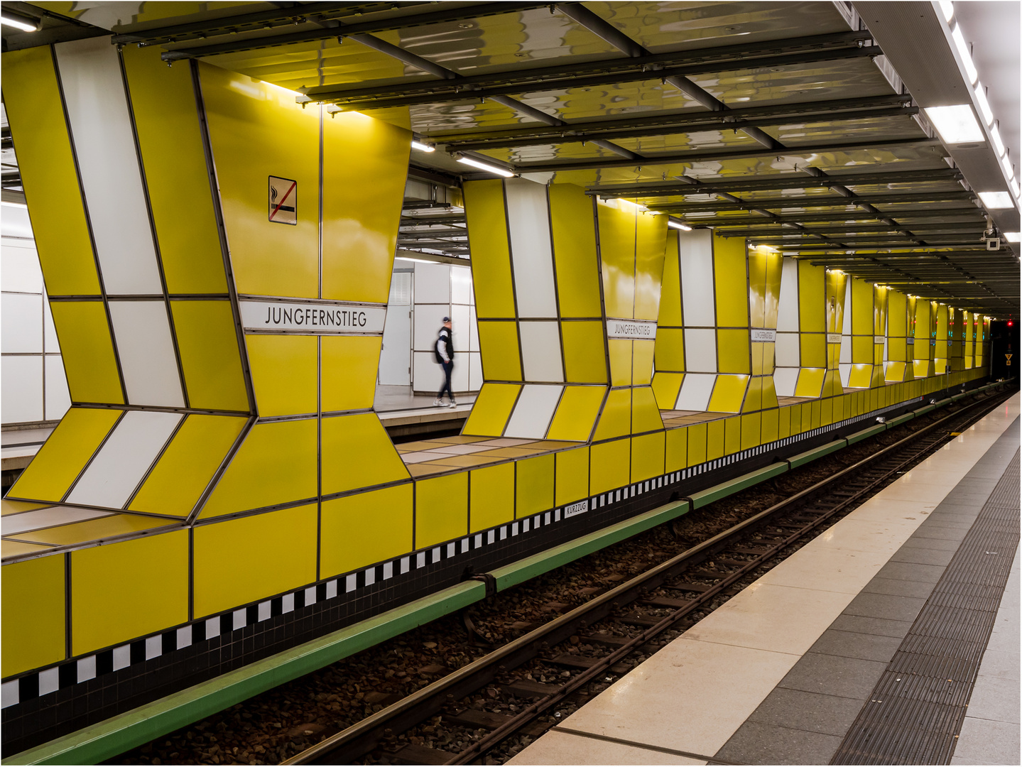 U-Bahn Hamburg...Jungfernstieg...