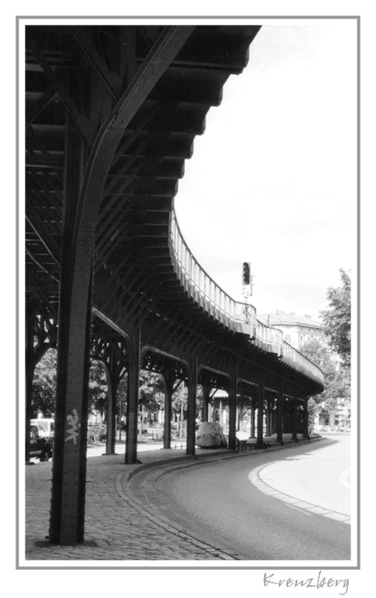 :: U-Bahn in Kreuzberg ::