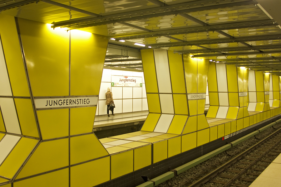 U-Bahn Jungfernstieg .. :-)