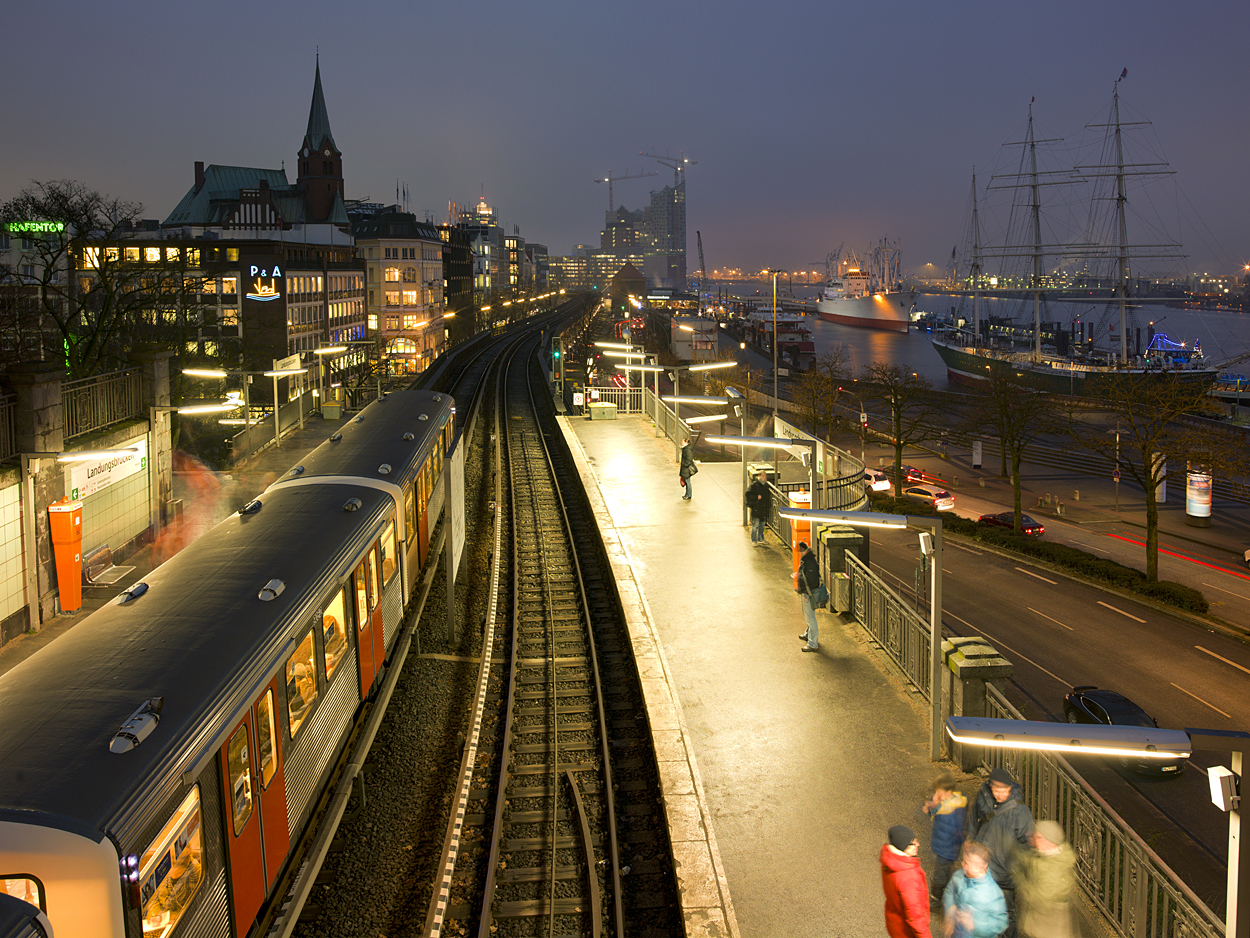 U-Bahn Landungsbrücken