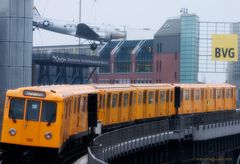 U-BAHN MIT ROSINENBOMBER