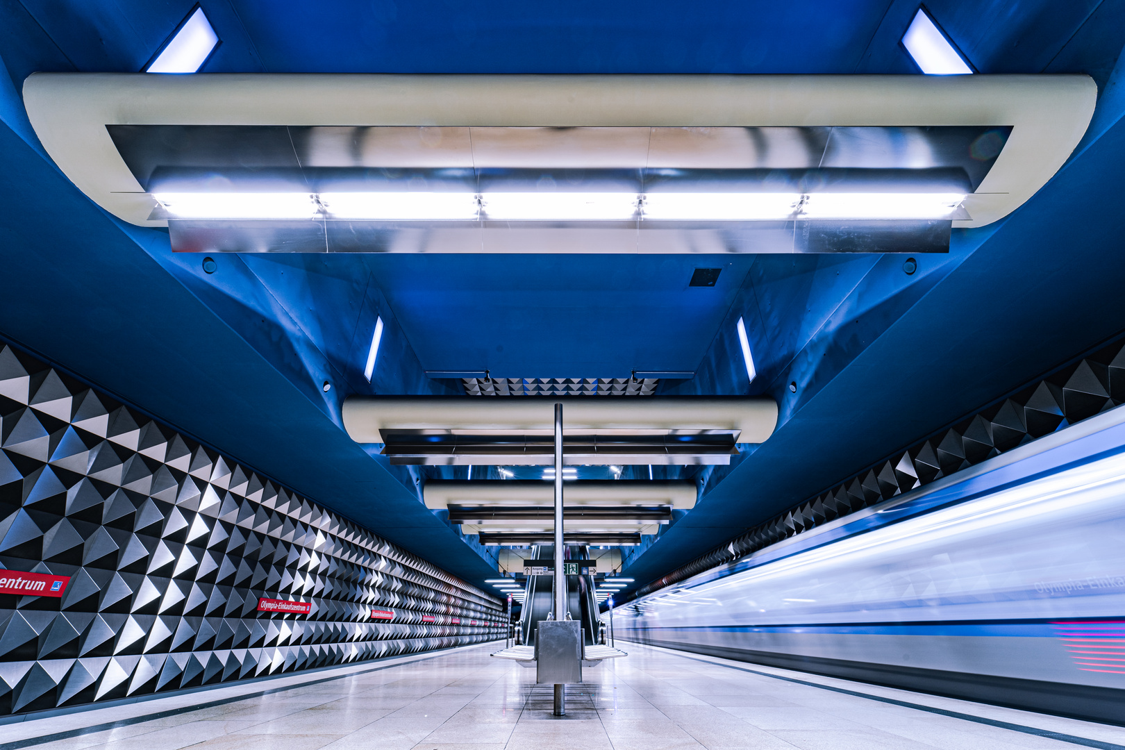 U-Bahn Olympia Einkaufszenturm