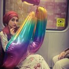 U-Bahn Picks - Frau mit Ballon 