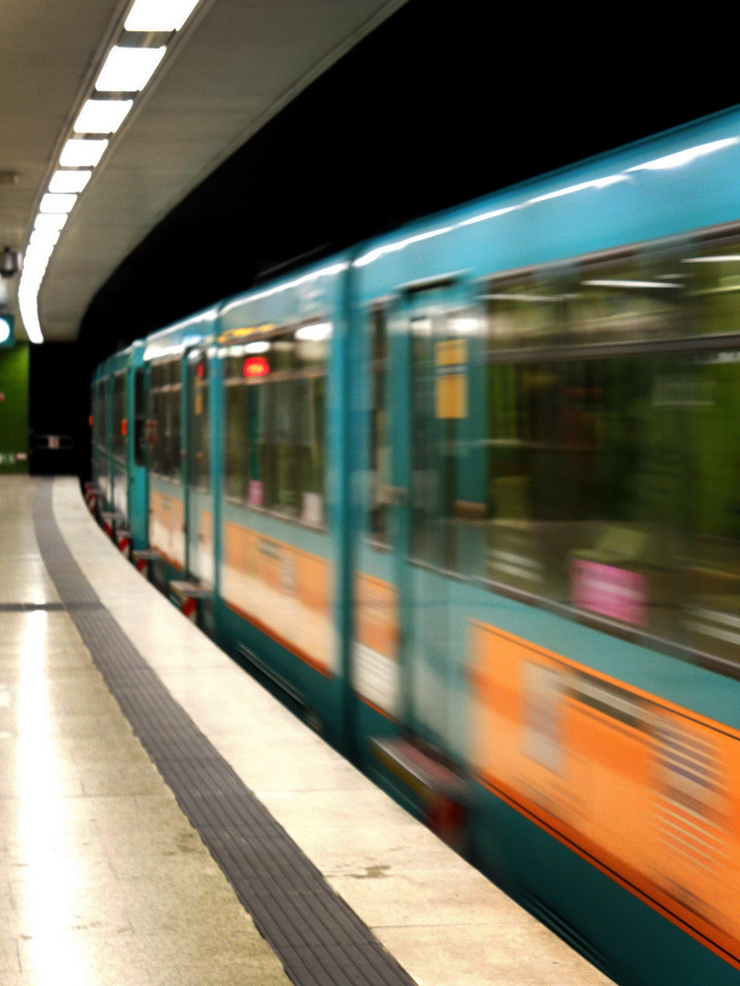 U-Bahn, scheisse schon weg.....