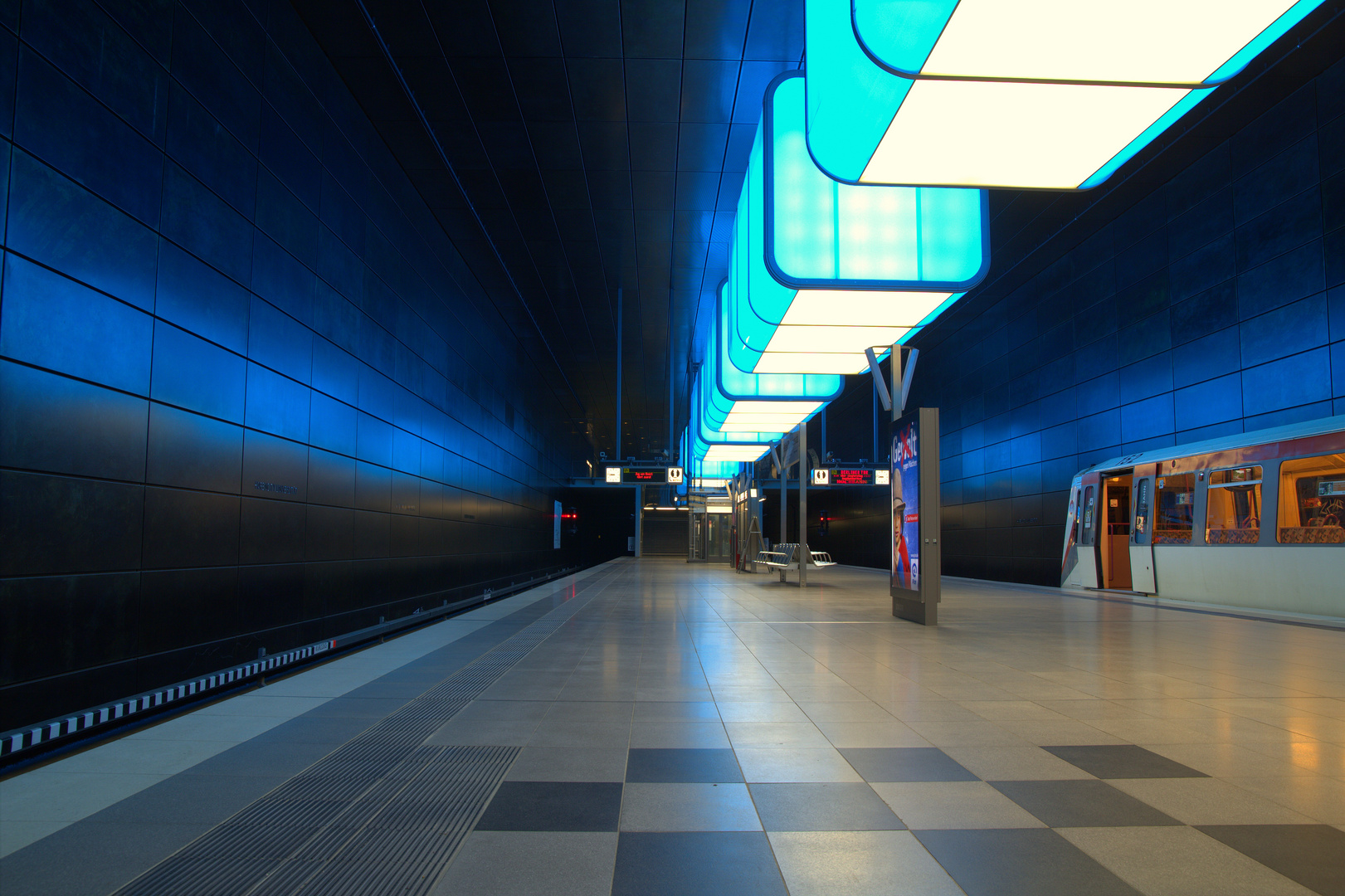 U Bahn Station HH Hafencity /Universität