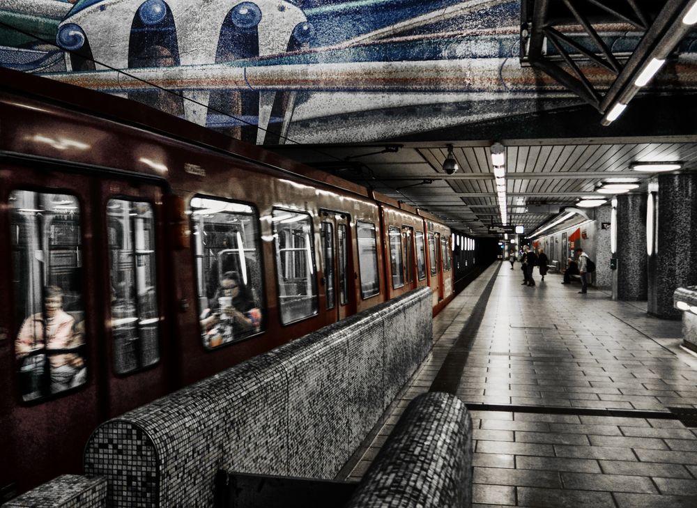 ubahn station kröpcke in hannover Foto & Bild fotokunst, color fine art, hannover Bilder