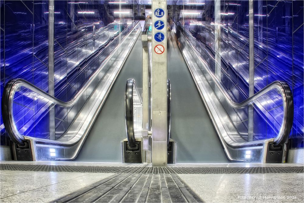 U-Bahn Treppe zur neuen Wehrhahnlinie in Düsseldorf ....