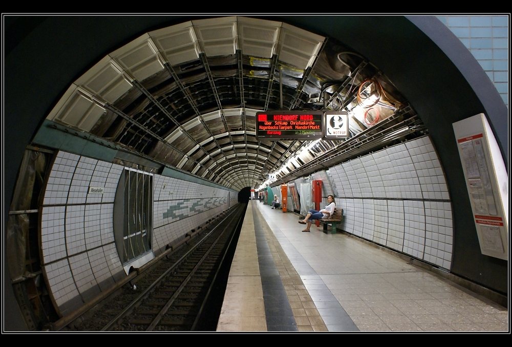 U - Bahn Tunnel ..........
