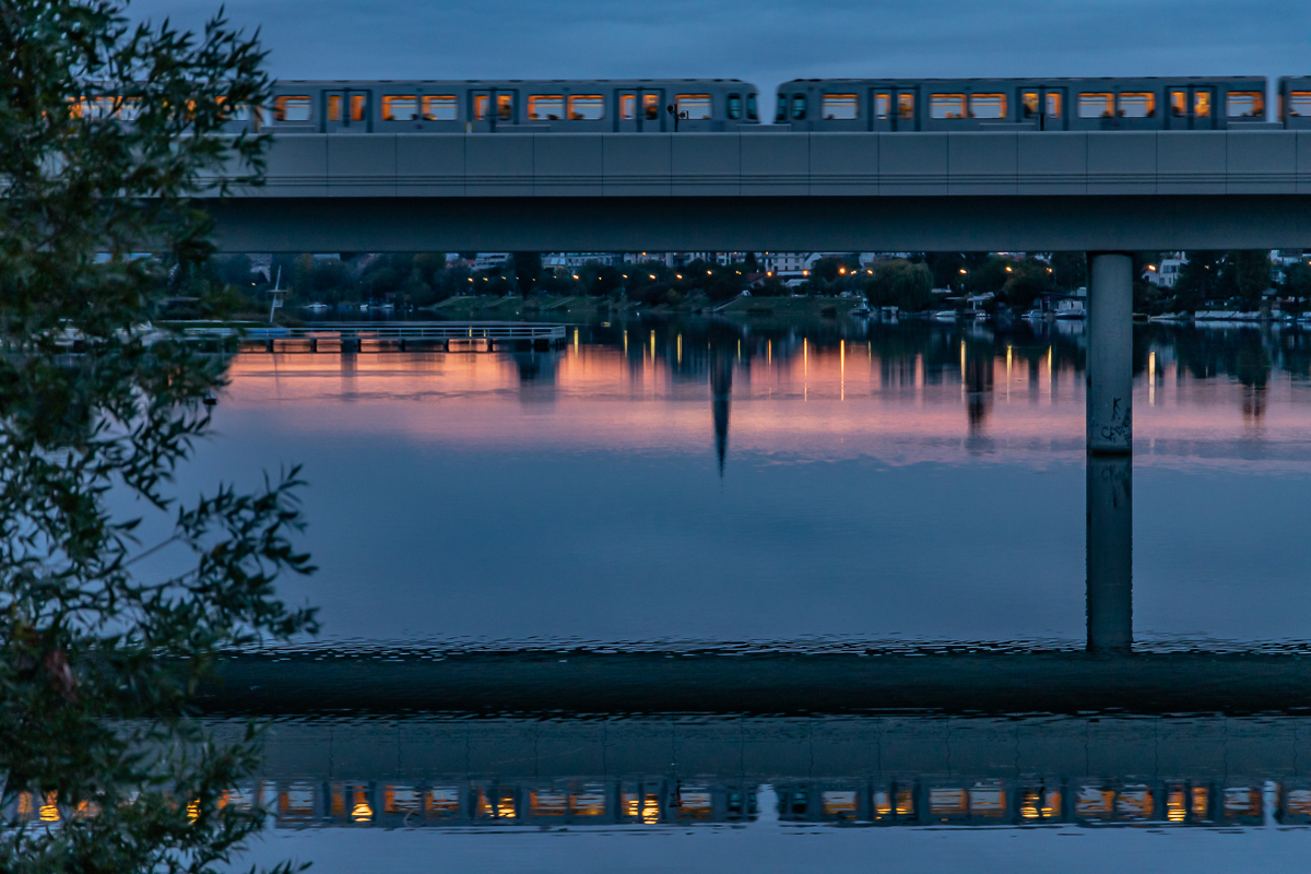 U-BAHN ÜBER ALTER DONAU