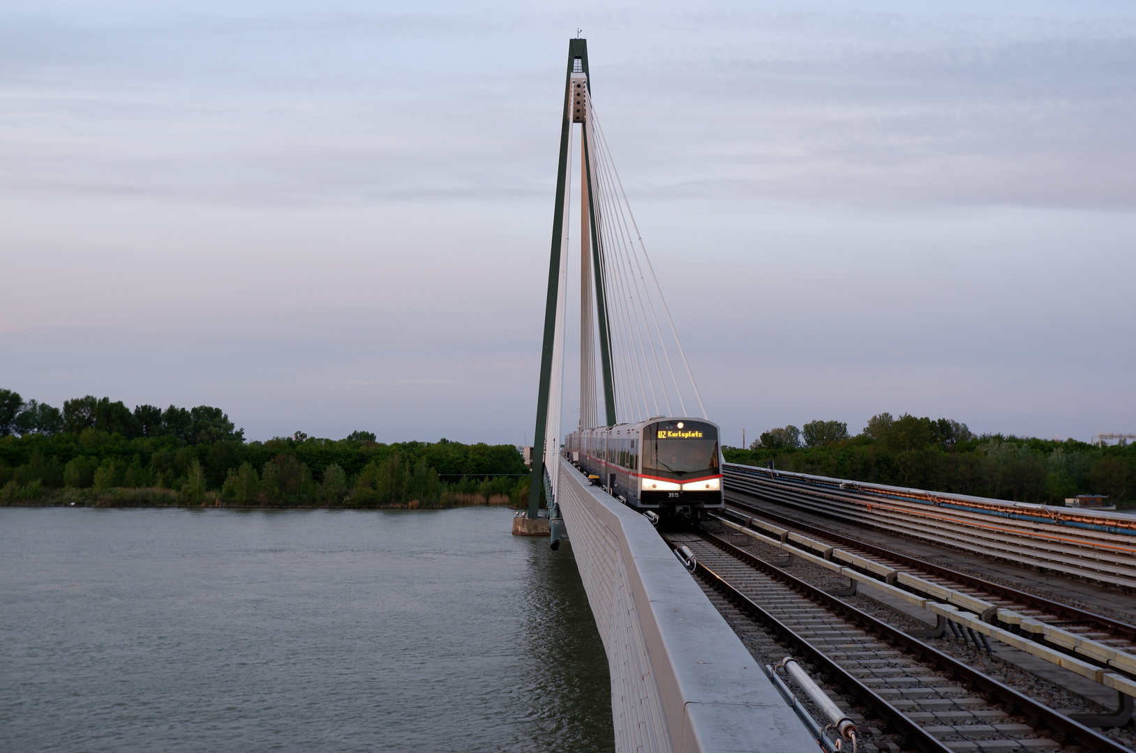 U-Bahn über die Donau