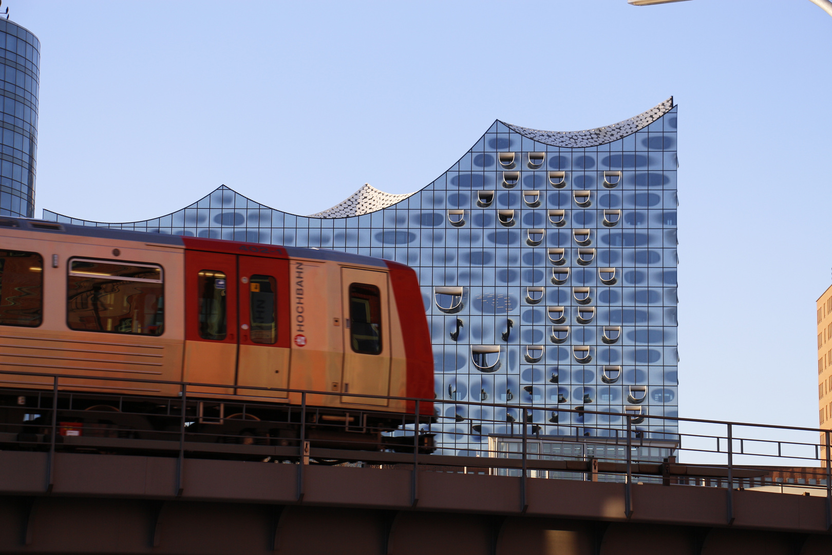 U-Bahn vor der Elfi