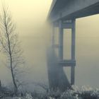 U-Bahnbrücke im Nebel