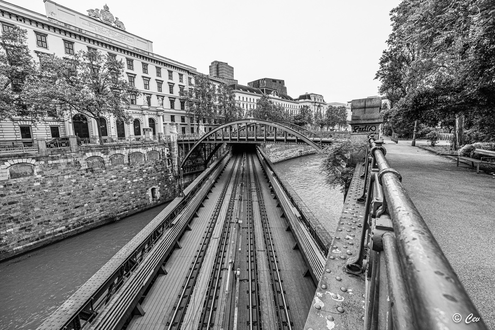 U-Bahnbrücke unter dem Zollamtssteg