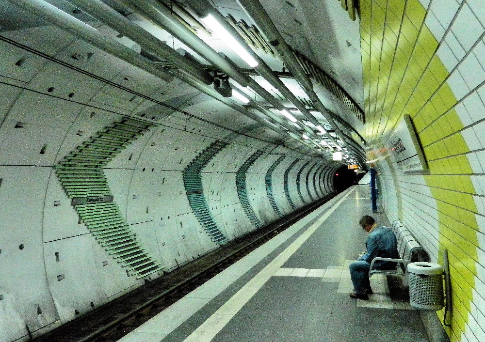 U-Bahnhaltestelle Essen-Altenessen, Karlsplatz