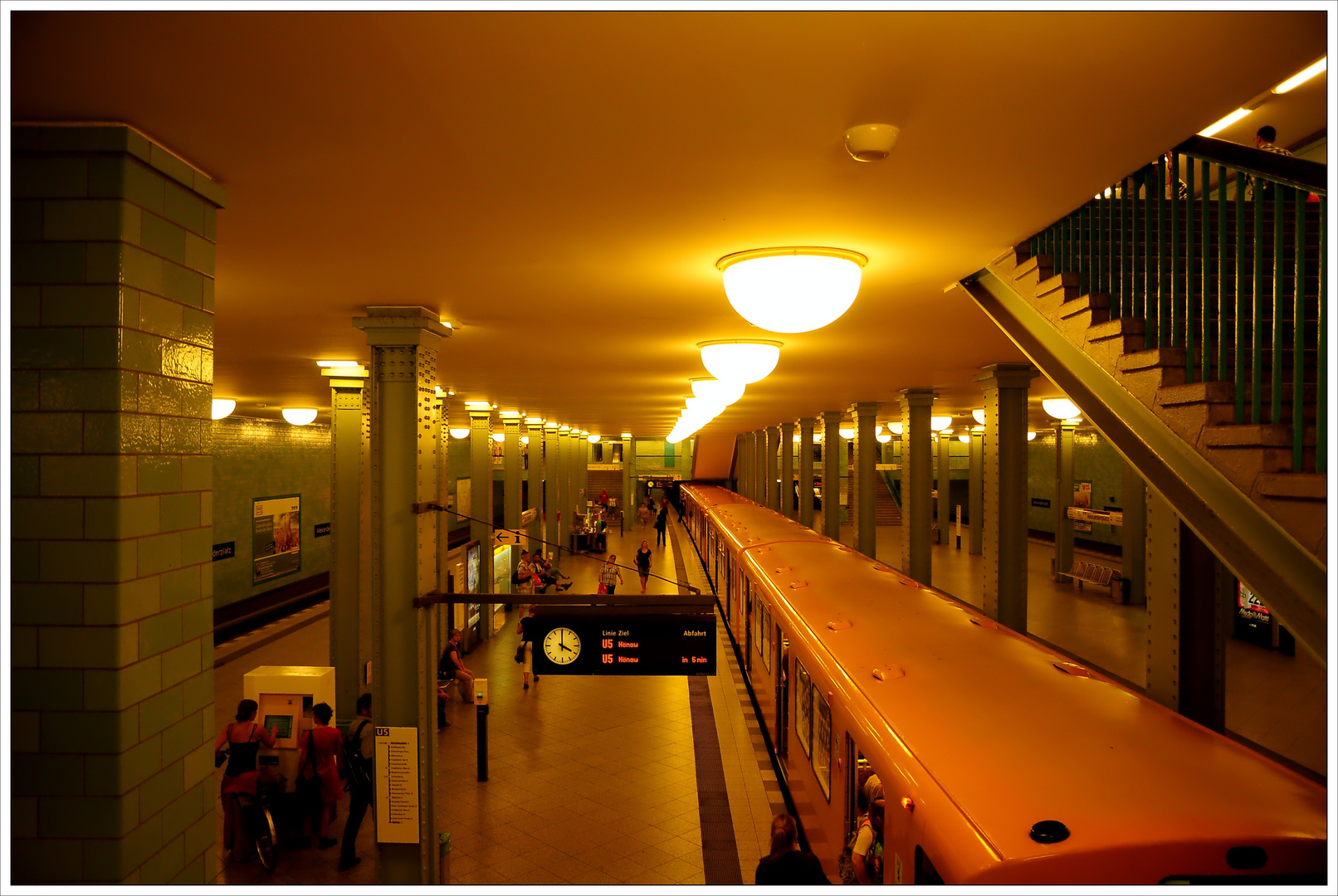 - U-Bahnhof Alexanderplatz -