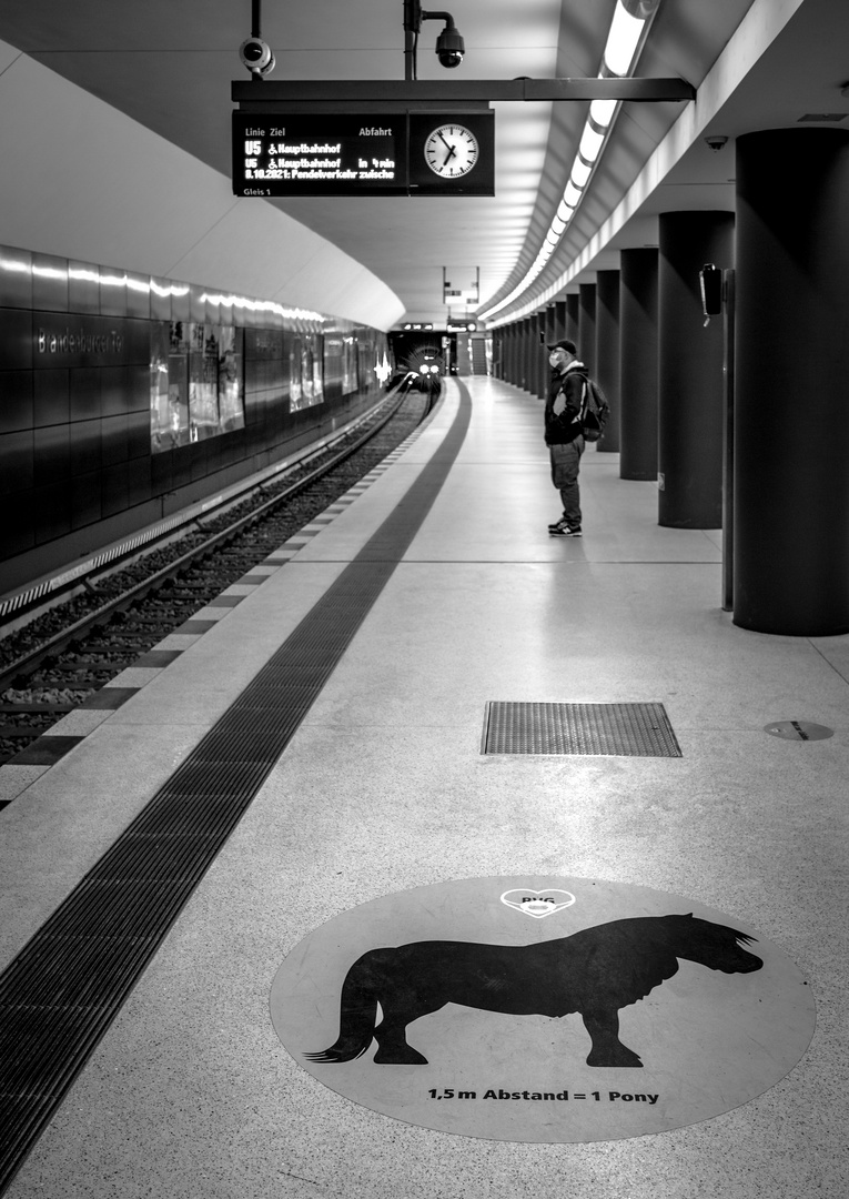 U-Bahnhof Brandenburger Tor in Corona-Zeiten