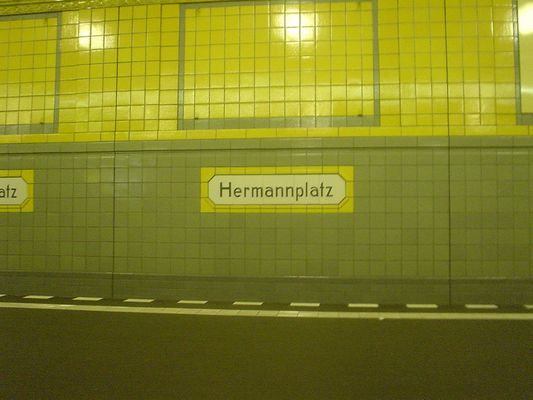 - U-Bahnhof (gekachelt) -